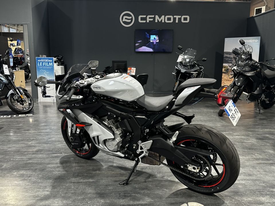CF MOTO 675 SR-R 4