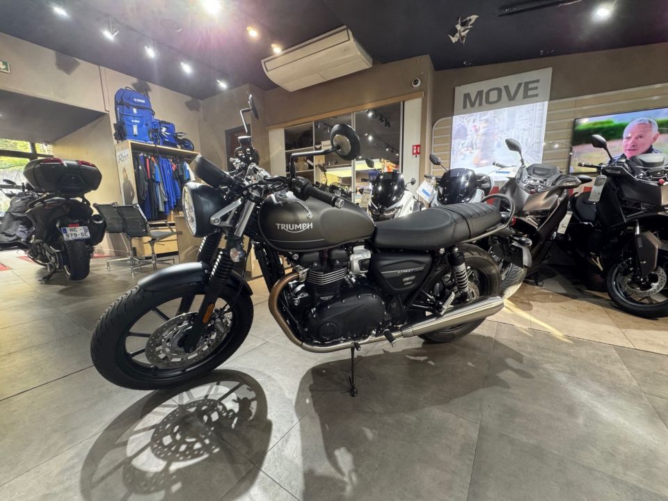 TRIUMPH STREET TWIN  900 4