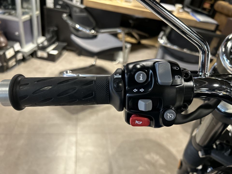 TRIUMPH BONNEVILLE T120 4