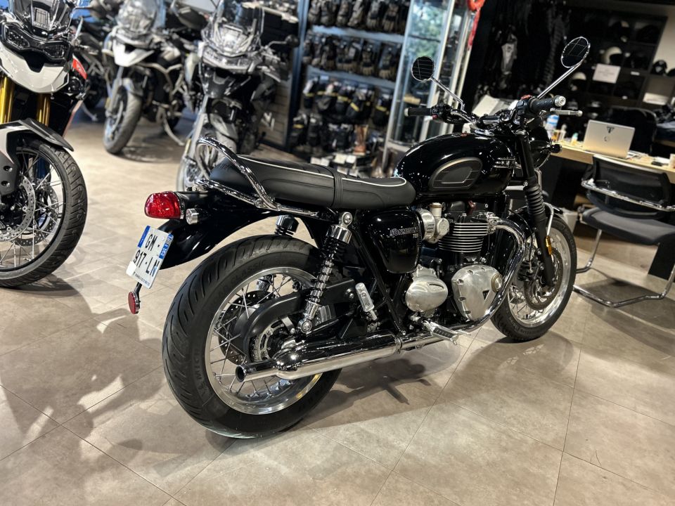 TRIUMPH BONNEVILLE T120 4