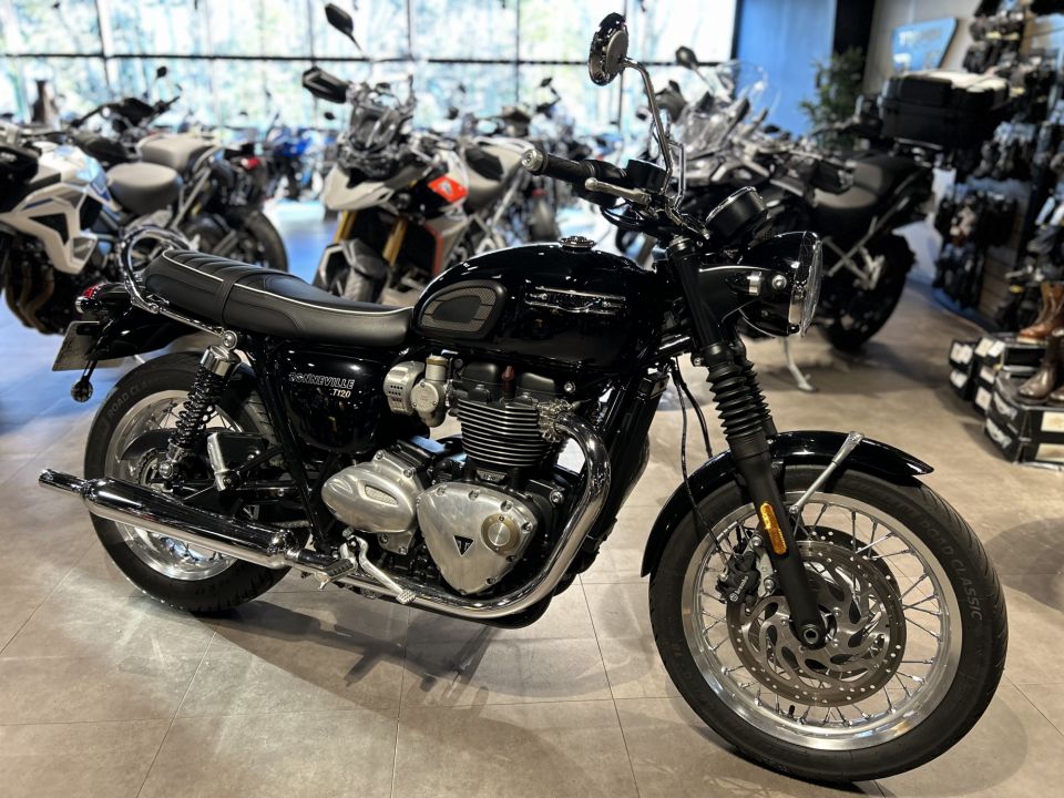 TRIUMPH BONNEVILLE T120 4