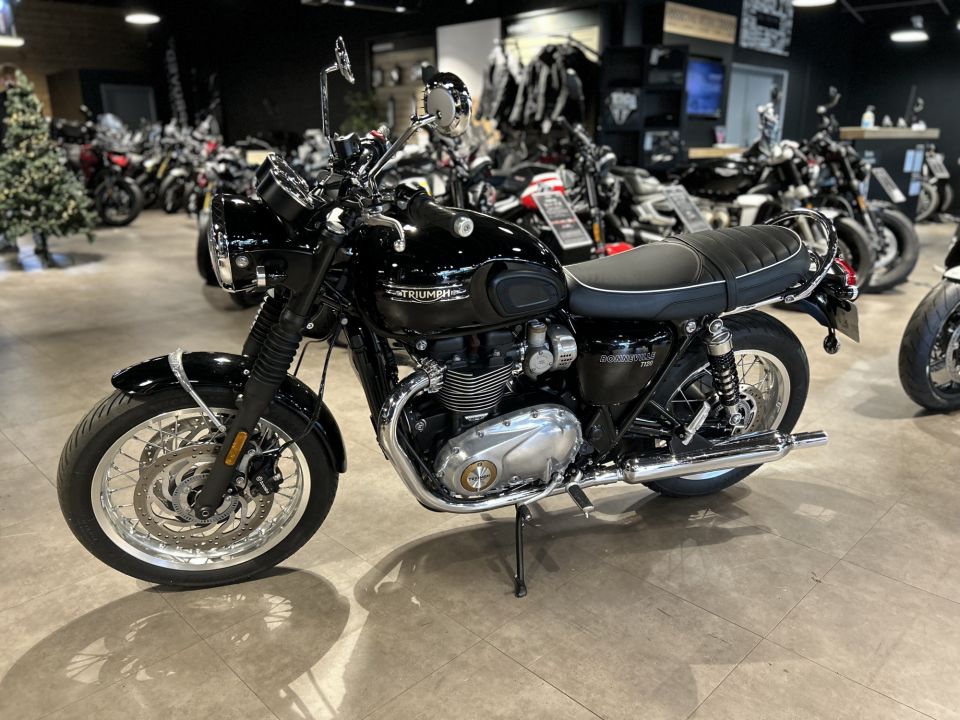 TRIUMPH BONNEVILLE T120 4