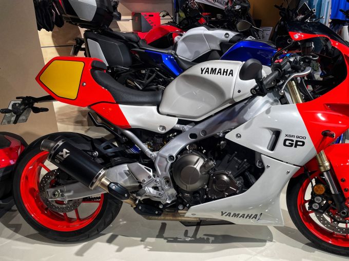 YAMAHA XSR 900 GP 4