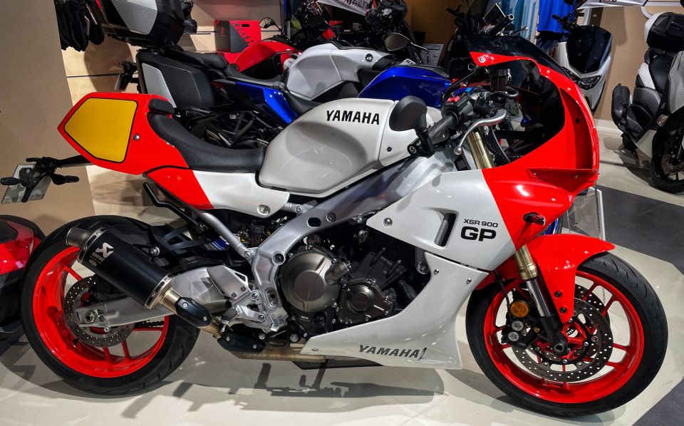 YAMAHA XSR 900 GP 4