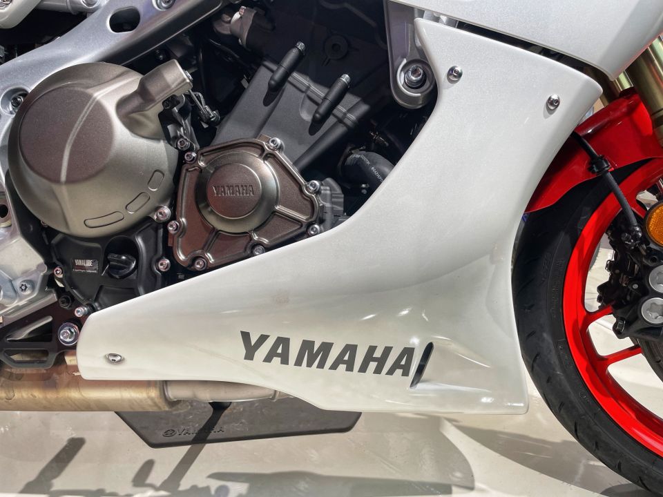 YAMAHA XSR 900 GP 4