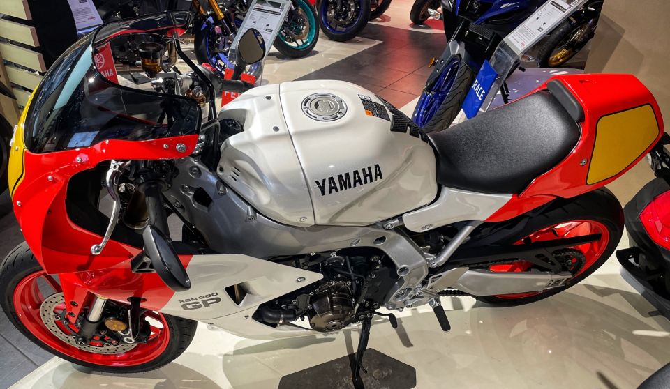 YAMAHA XSR 900 GP 4