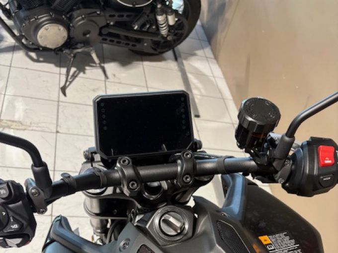 YAMAHA MT-09  Y-AMT 4