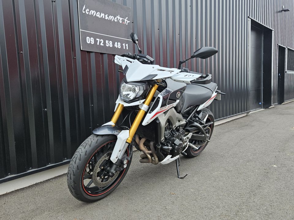 YAMAHA MT-09 STREET R. 4