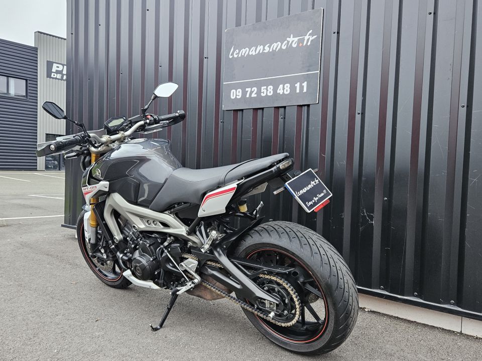 YAMAHA MT-09 STREET R. 4