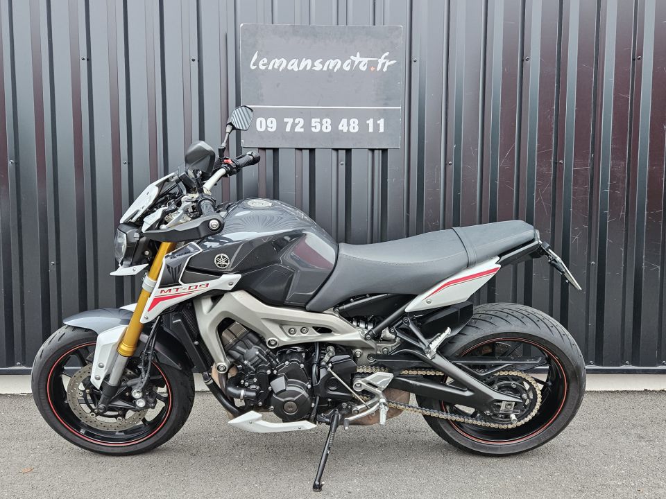 YAMAHA MT-09 STREET R. 4