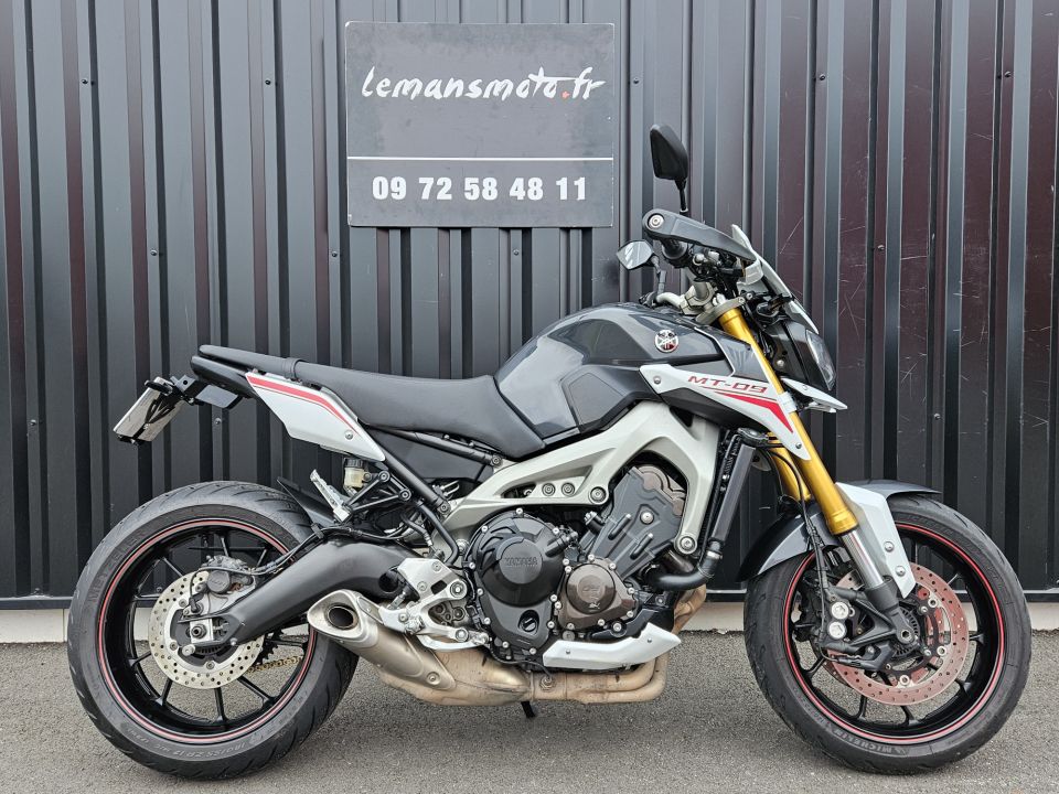 YAMAHA MT-09 STREET R. 4