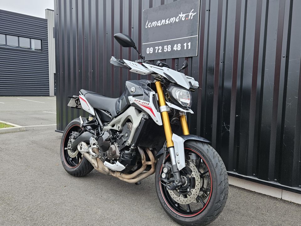 YAMAHA MT-09 STREET R. 4