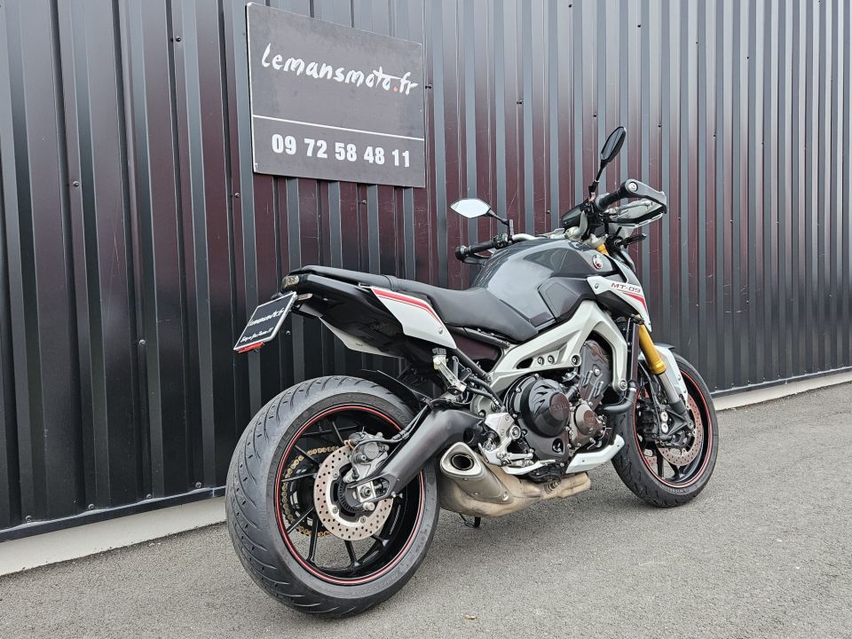 YAMAHA MT-09 STREET R. 4
