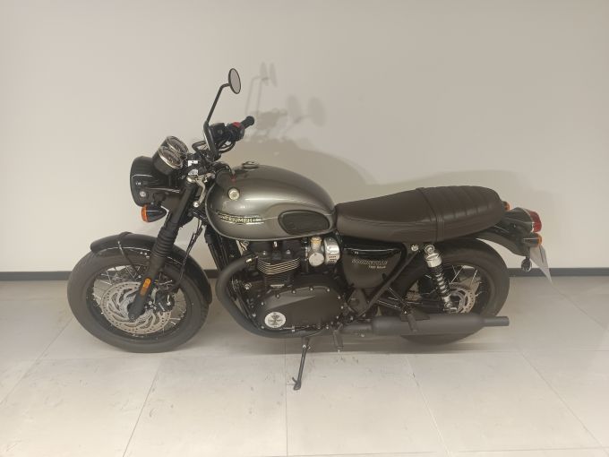 TRIUMPH Bonneville T120 Black 4