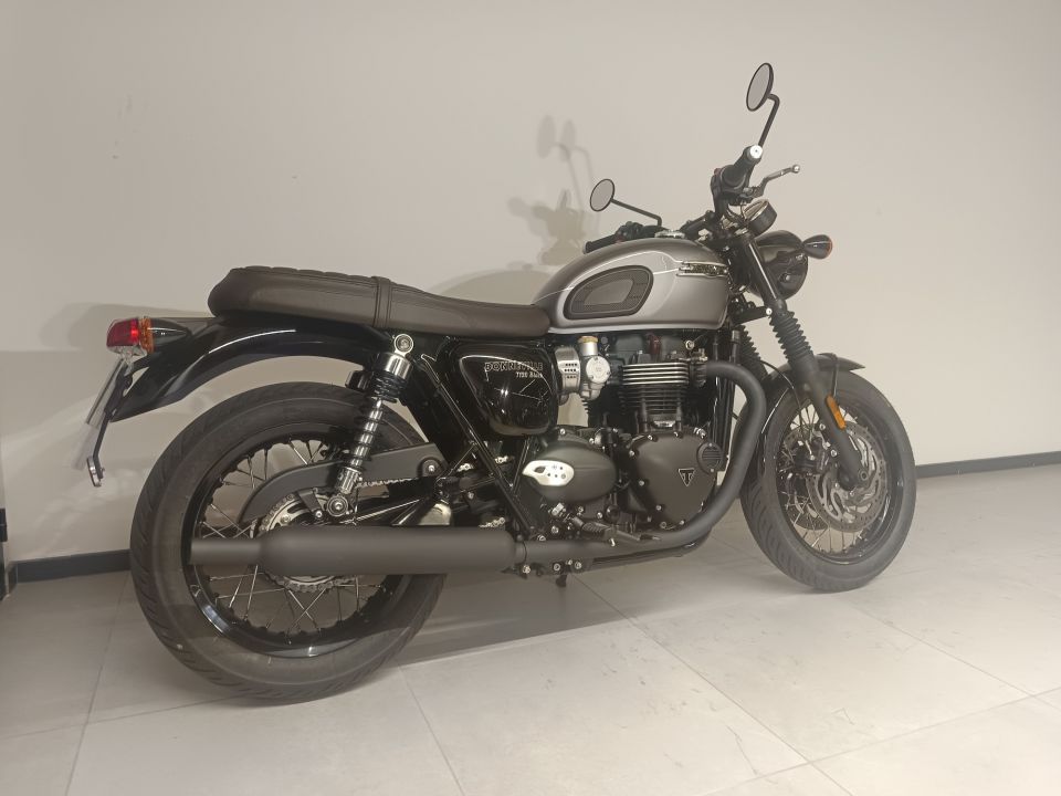 TRIUMPH Bonneville T120 Black 4