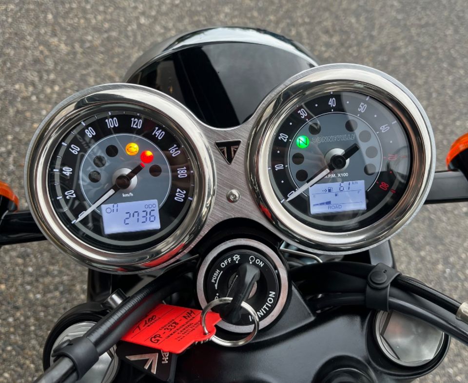 TRIUMPH Bonneville T100 4