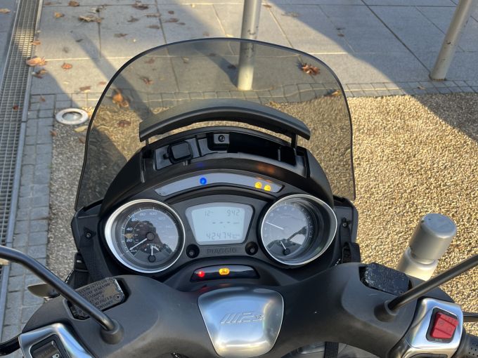 PIAGGIO MP3 300 HPE SPORT ABS ASR 4