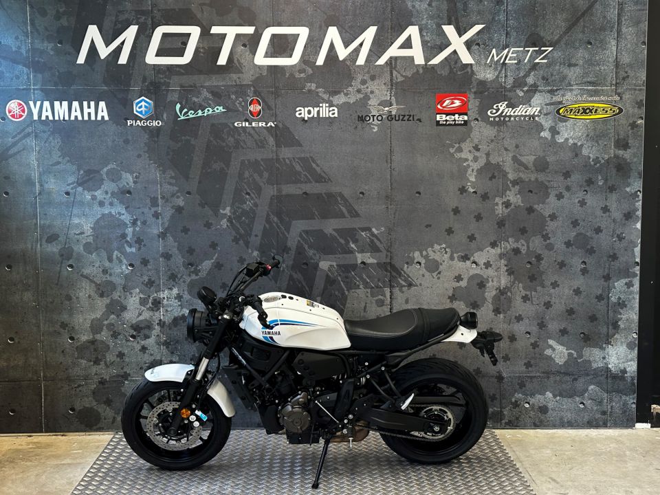 YAMAHA XSR 700 ABS 4