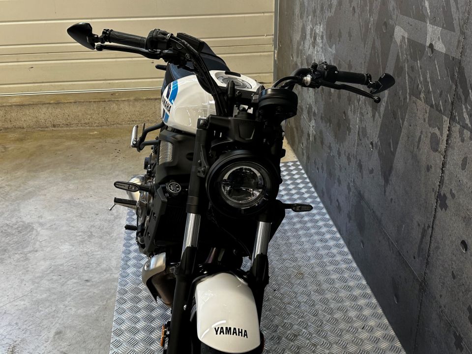 YAMAHA XSR 700 ABS 4