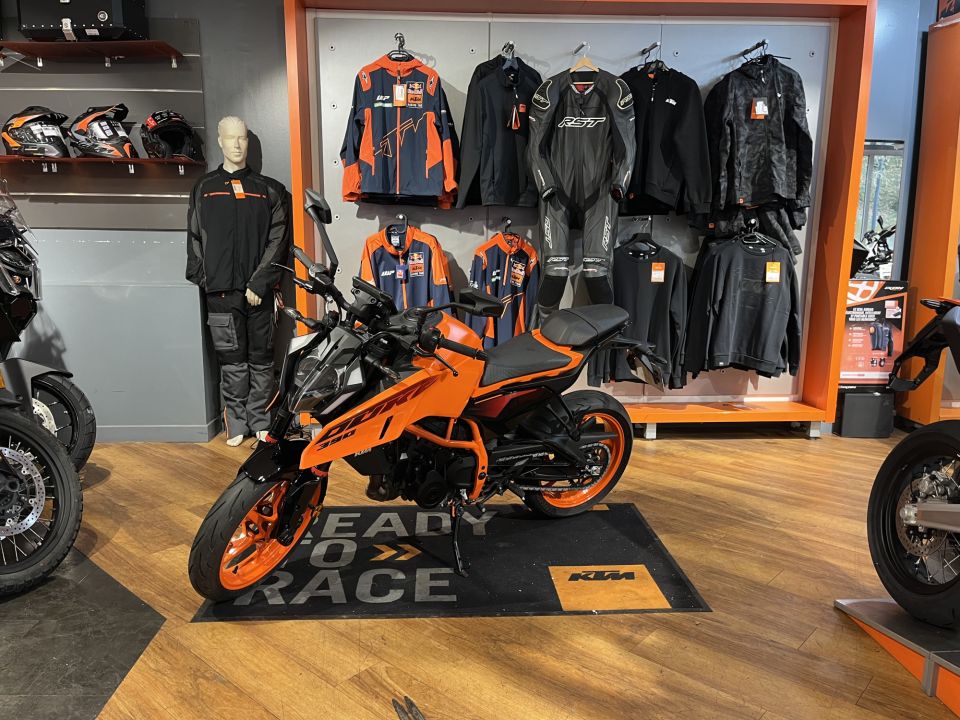 KTM 390 DUKE 4