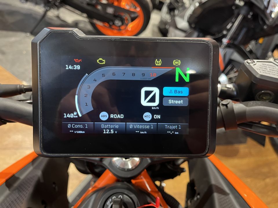 KTM 390 DUKE 4