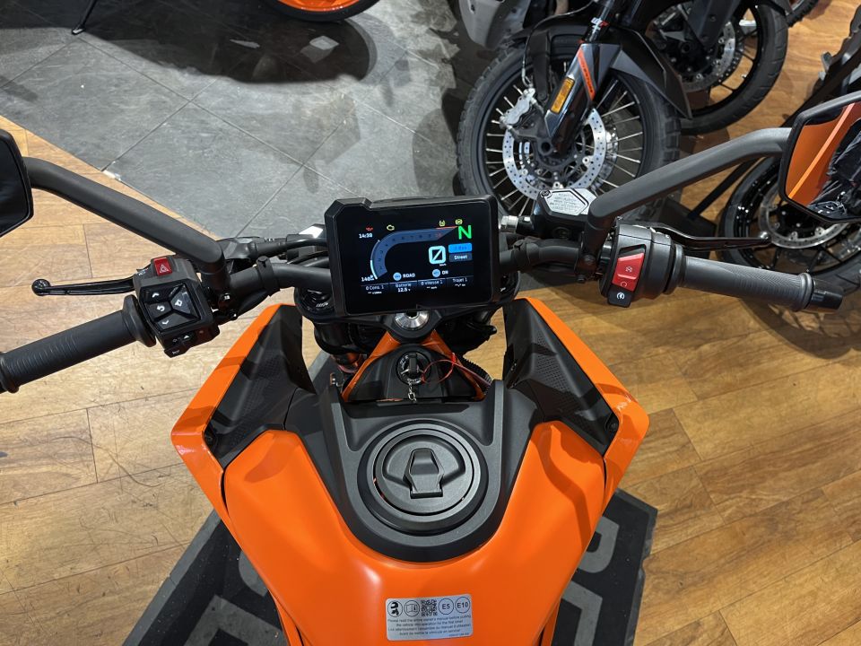 KTM 390 DUKE 4