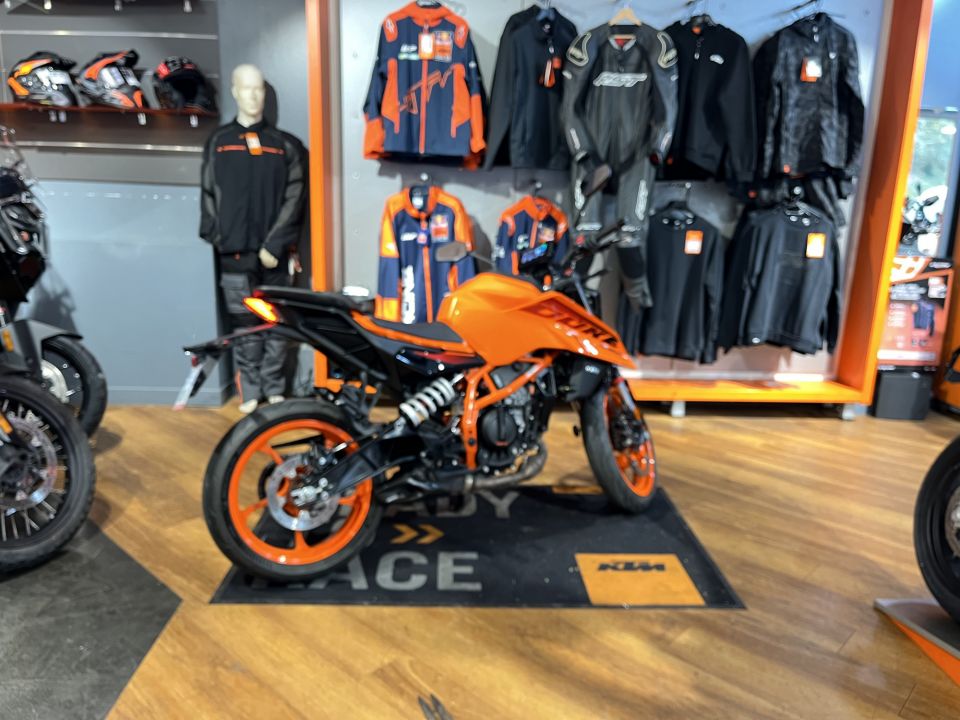 KTM 390 DUKE 4