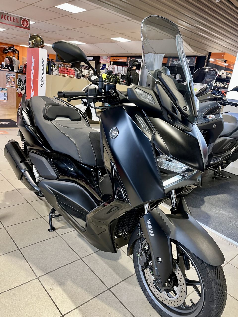 YAMAHA XMAX 300 Tech Max 4