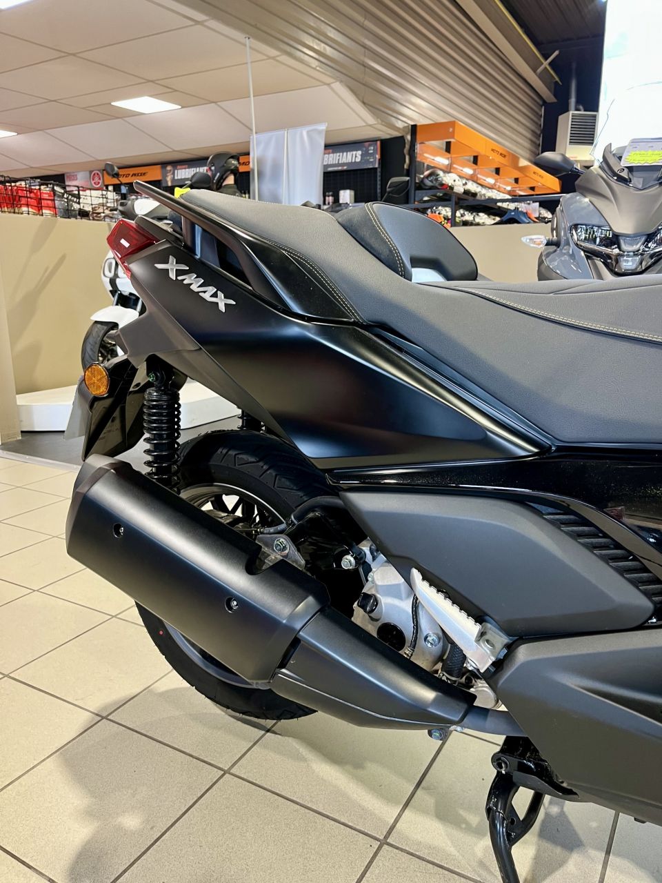 YAMAHA XMAX 300 Tech Max 4