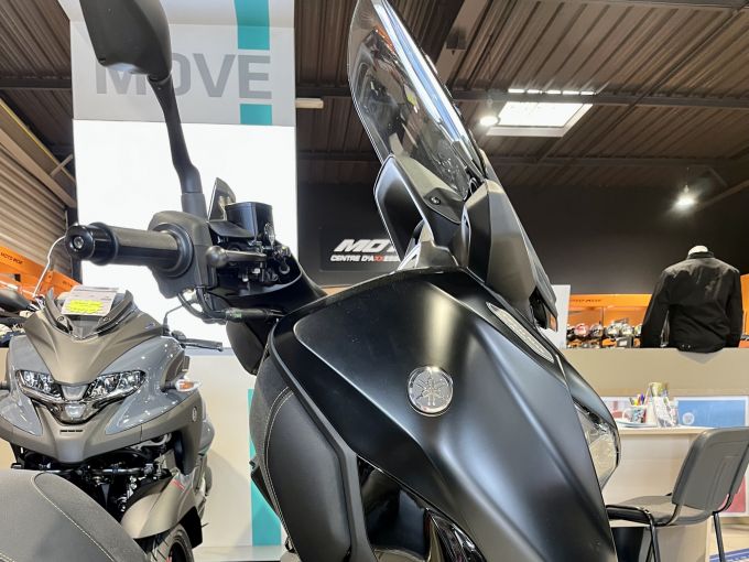 YAMAHA XMAX 300 Tech Max 4