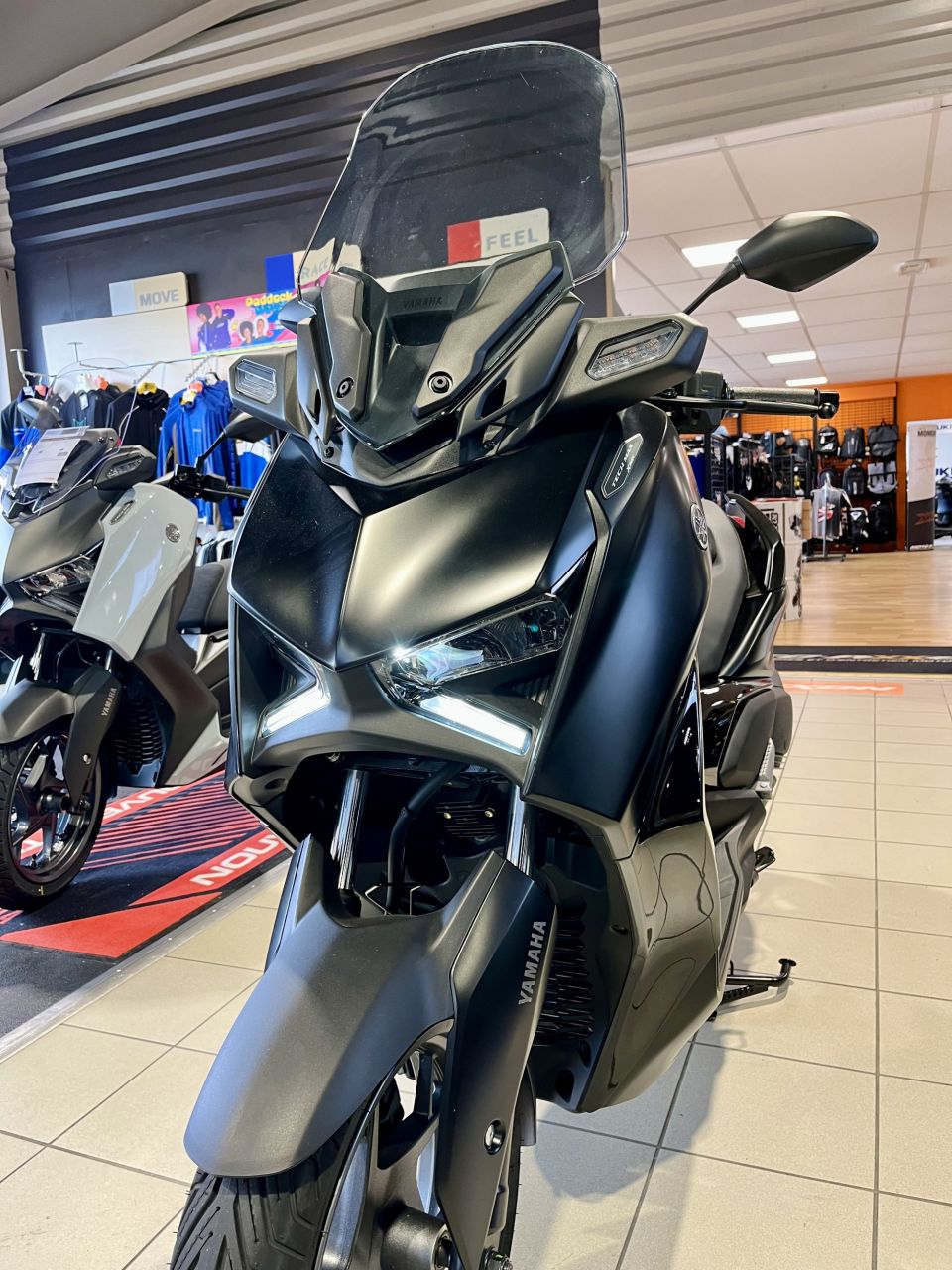 YAMAHA XMAX 300 Tech Max 4