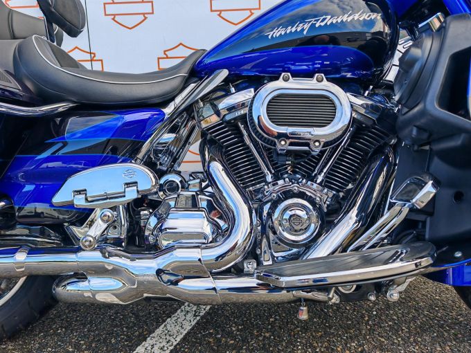 HARLEY-DAVIDSON TOURING STREET GLIDE 1800 CVO 4