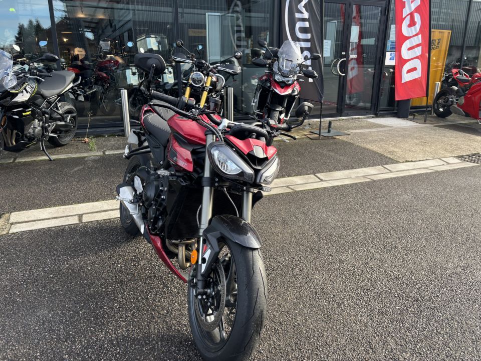 TRIUMPH STREET TRIPLE 765 RS 4