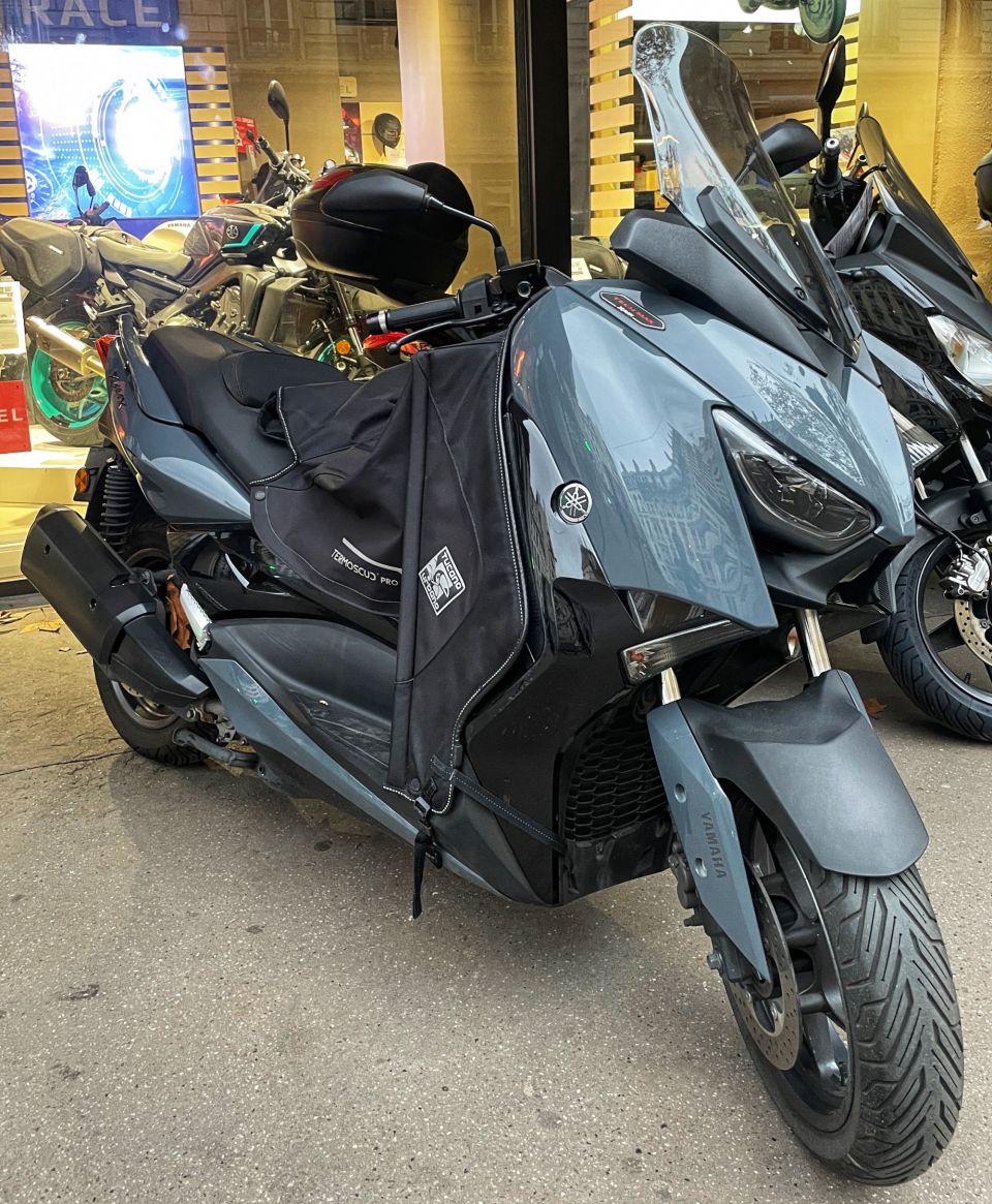 YAMAHA XMAX 300 Tech Max 4