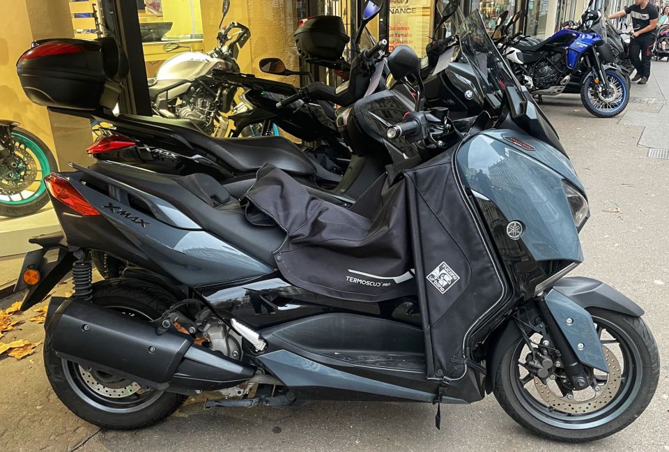 YAMAHA XMAX 300 Tech Max 4