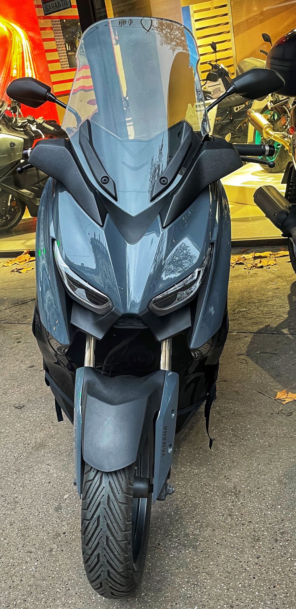 YAMAHA XMAX 300 Tech Max 4