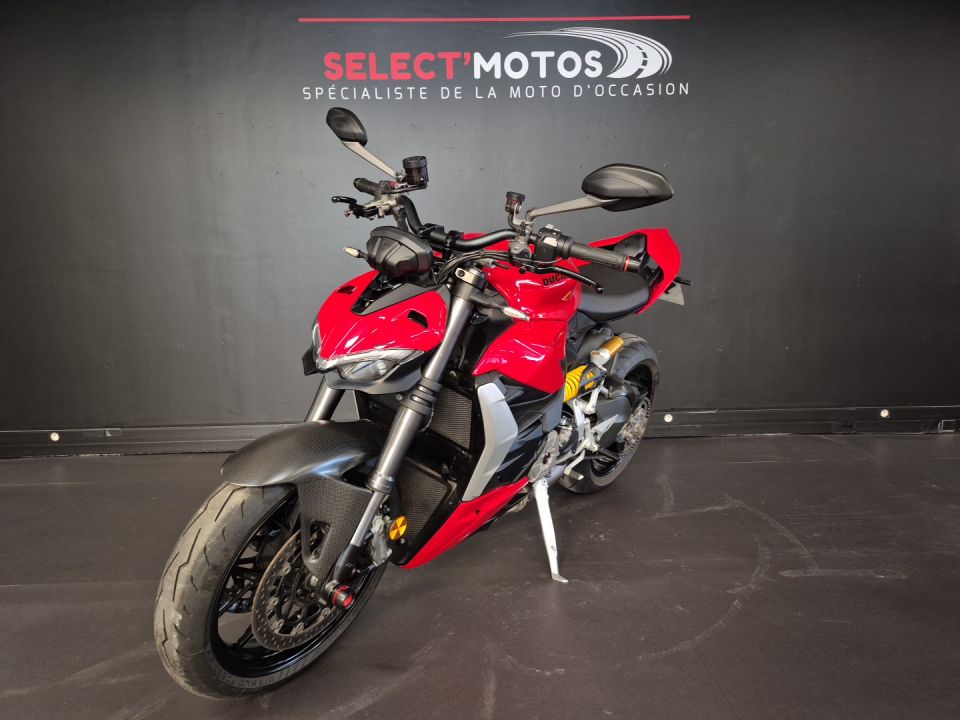 DUCATI STREETFIGHTER V2 4