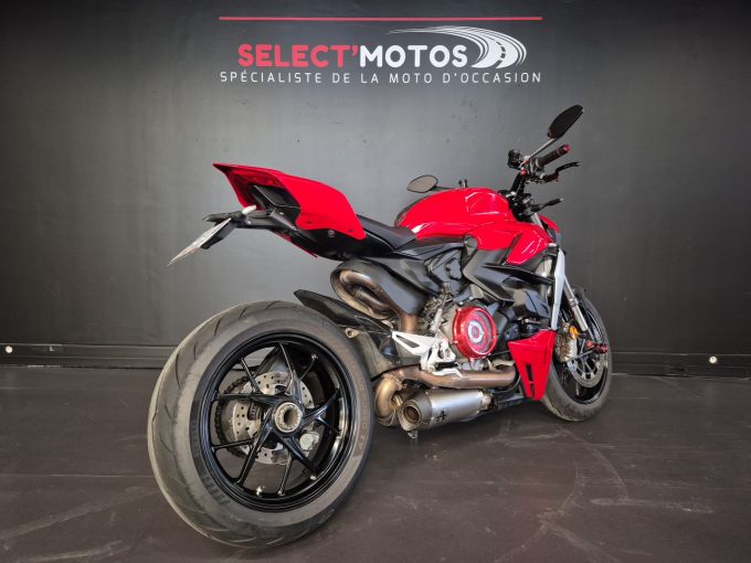 DUCATI STREETFIGHTER V2 4