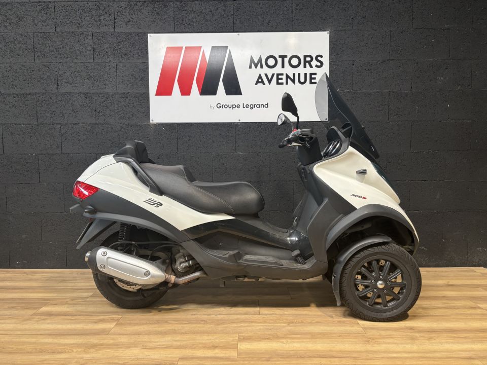 PIAGGIO MP3 300 IE 4