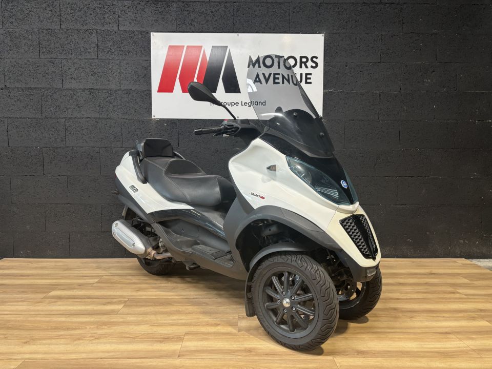 PIAGGIO MP3 300 IE 4