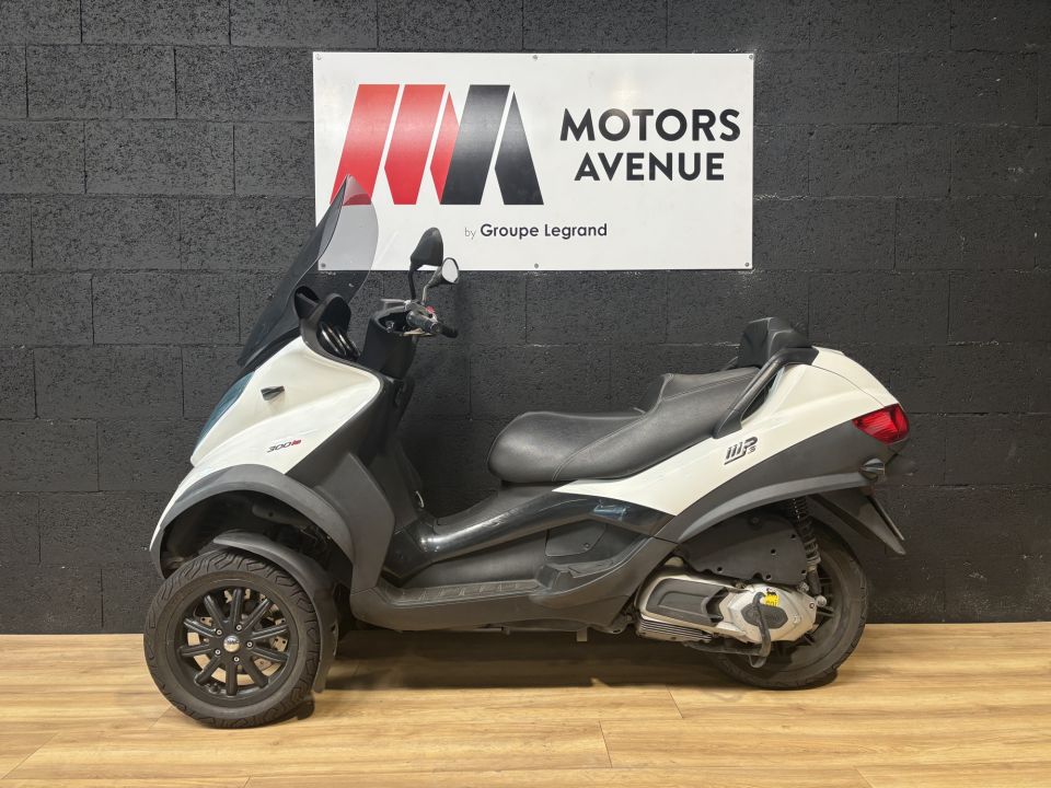 PIAGGIO MP3 300 IE 4
