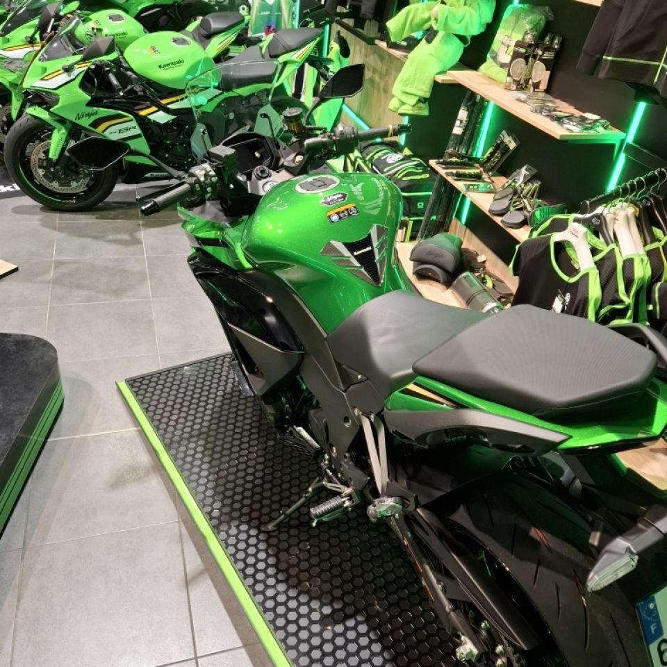 KAWASAKI NINJA 1100 SX SE 4