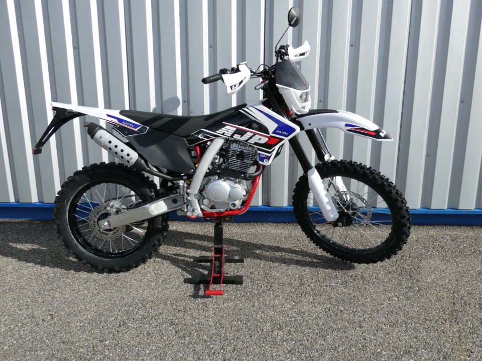 AJP SPR 125 ENDURO 4