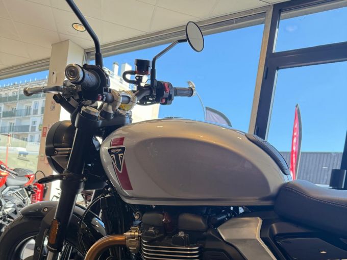 TRIUMPH SPEED TWIN 900 4