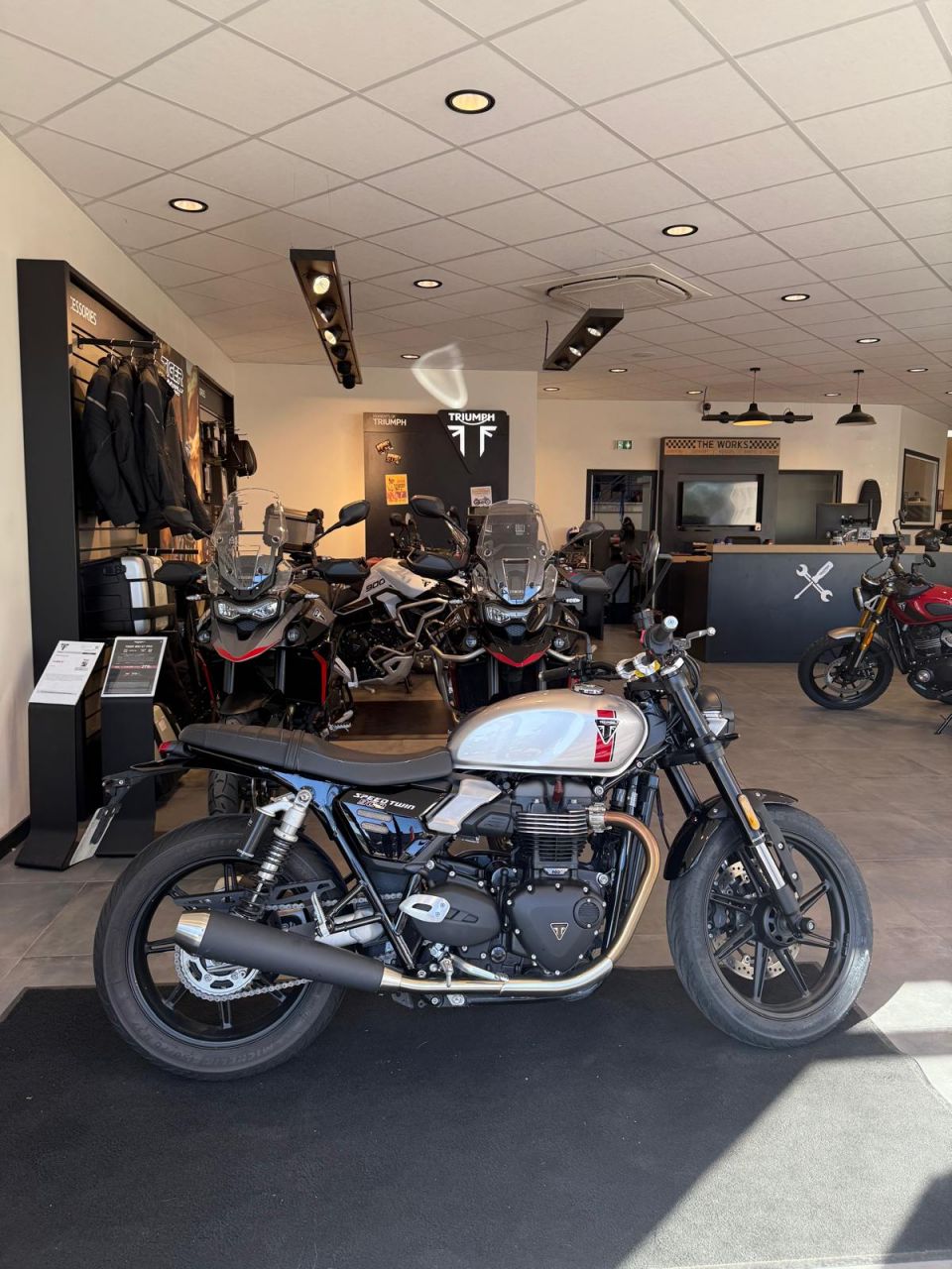 TRIUMPH SPEED TWIN 900 4