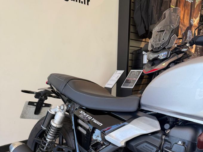 TRIUMPH SPEED TWIN 900 4