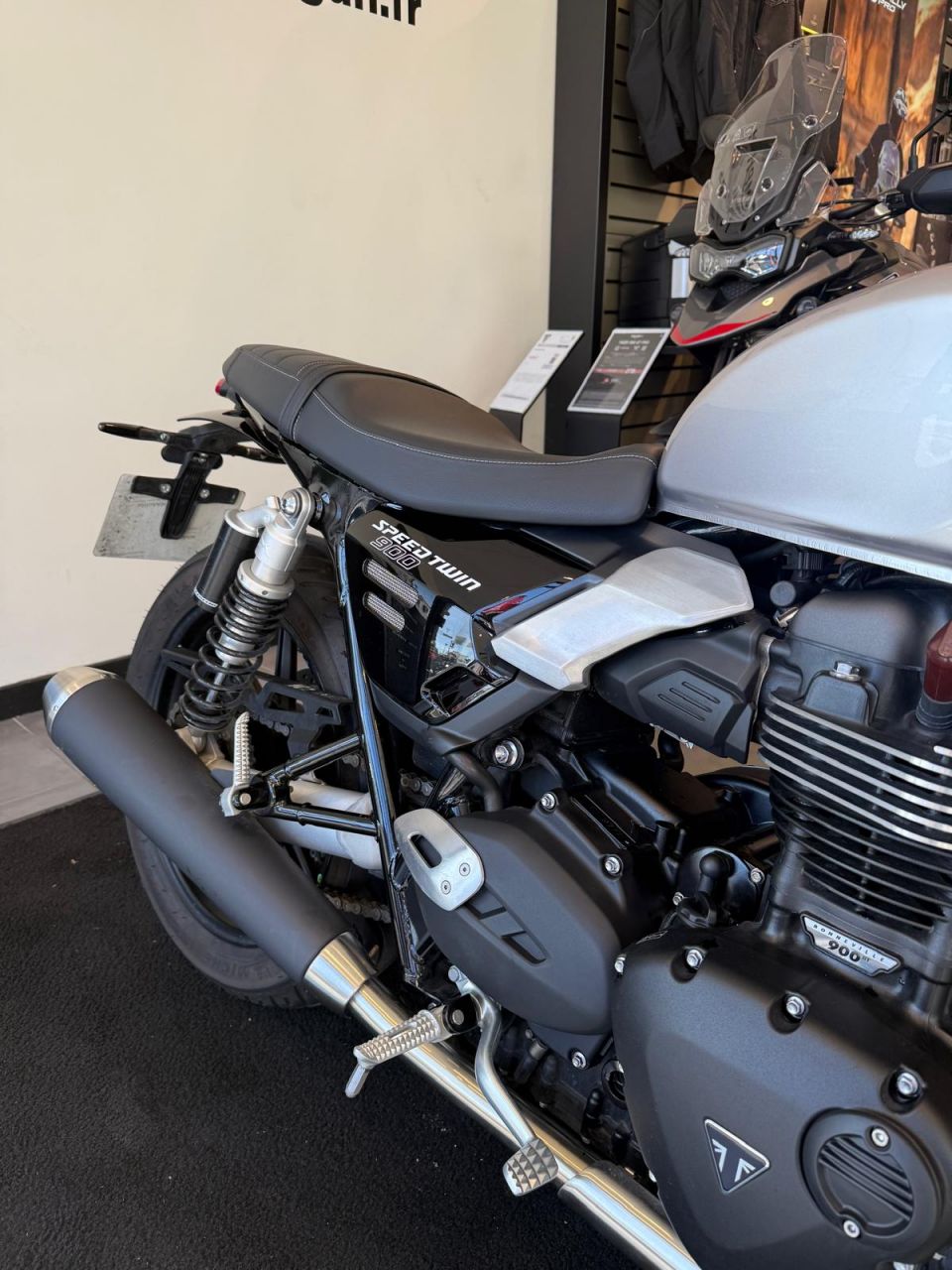 TRIUMPH SPEED TWIN 900 4