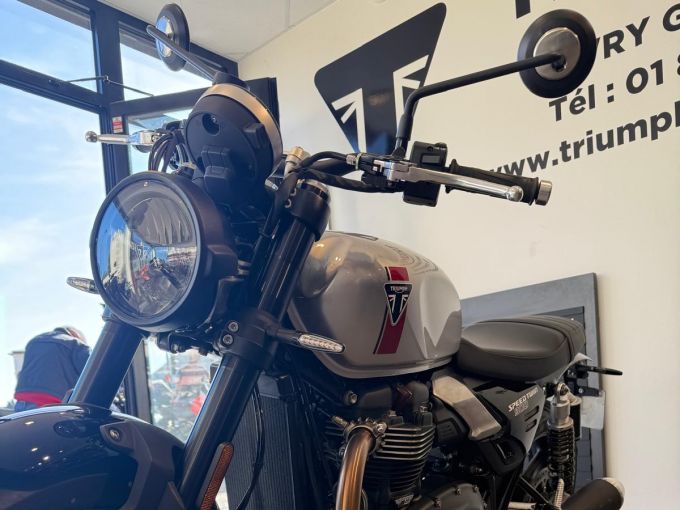TRIUMPH SPEED TWIN 900 4