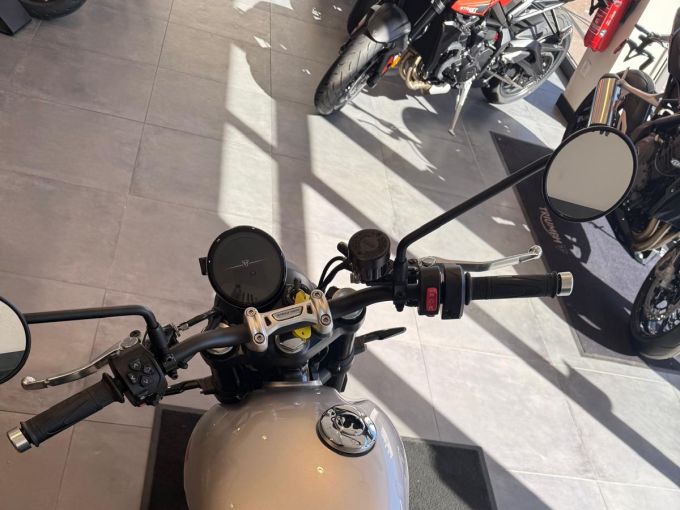 TRIUMPH SPEED TWIN 900 4