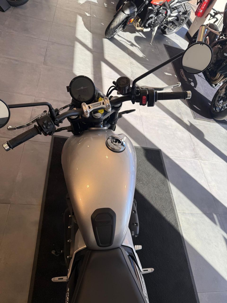 TRIUMPH SPEED TWIN 900 4